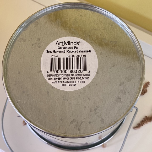 Galvanize silver shinny metal bucket pail w/ handle and paper confetti filler - Picture 8 of 12